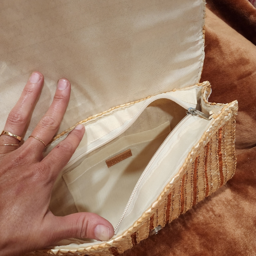 Sequined Straw rattan envelope clutch with gold sequins - Picture 5 of 6